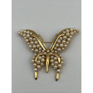 Vintage Crown Trifari Faux Pearl Butterfly Brooch Pin Gold Tone Granny Core EUC